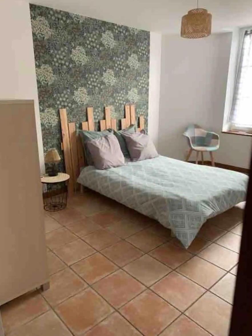 Appartement Avec Terrasse Жиан Екстериор снимка